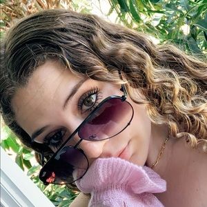 Meet your Posher, Hallie